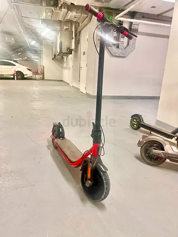 Electric scooter in good working condition — daily commuter