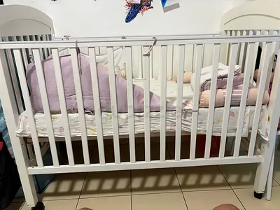 Juniors Capri Crib with Adjustable Height and Side Rails