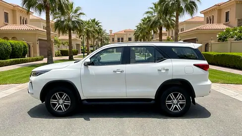 2022 Toyota FORTUNER — фото 3