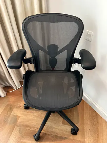 Herman miller Aeron remastered size B fully loaded