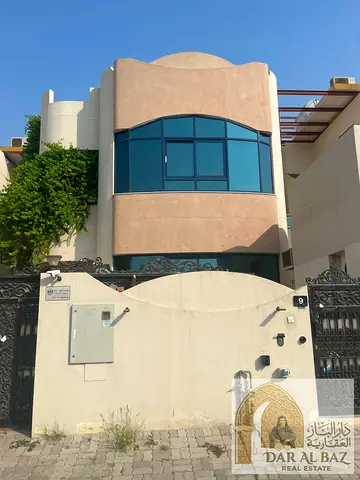 فيلا  للإيجار السنوي في الرفاعة الشارقة، 4 غرف ماستر، مجلس، مطبخ، حوش، تكييفات سبليت، موقع مميز، مناسبة للعائلات الباحثة عن الراحة