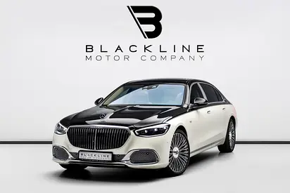 BUY NOW, PAY 2027 | THE BLACKLINE STANDARD | 2027 Mercedes Warranty + Service Contract, Low KMs, GCC
