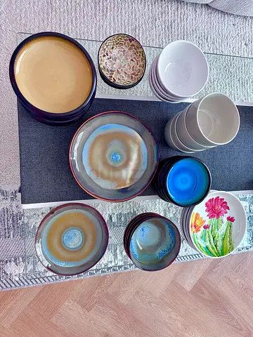 Mixed set of ceramic plates and bowls – assorted sizes and designs