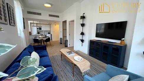 Fully Renovated | Study Room | Vacant