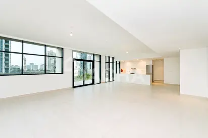 Exclusive | Huge Living | Duplex