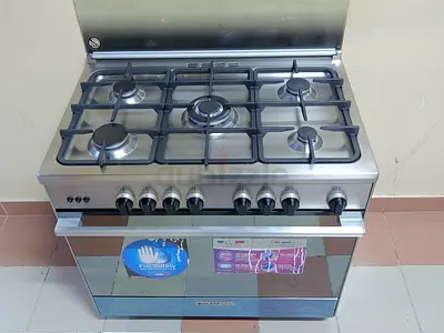GLEMGAS Brand Full Gas 5 Burner Cooker Range  Made in Italy  Excellent condition Working.