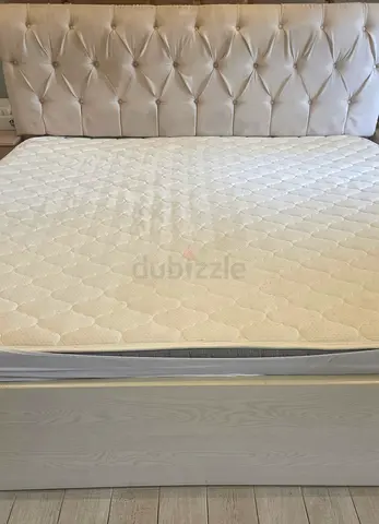 Super king size Bed- Offwhite, with Upholstered Button-Tufted Super King Headboard - Light Beige
