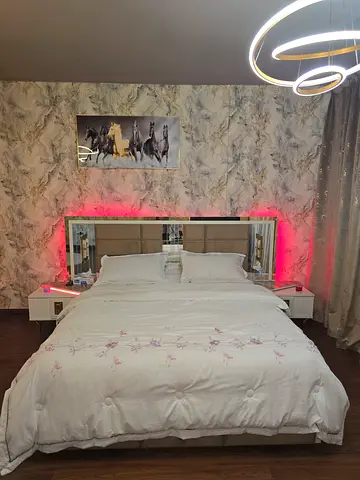 Comfortable King/Queen Bed Frame with High-Quality Mattress – Excellent Condition