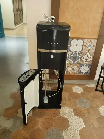 Bottom load water dispenser