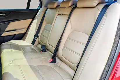 2019 Jaguar XE 照片 12