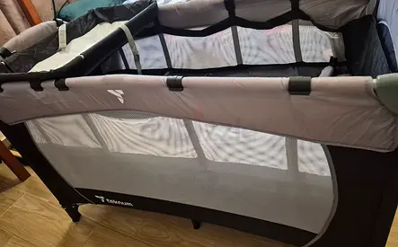Used like new baby crib,, used only for few months
