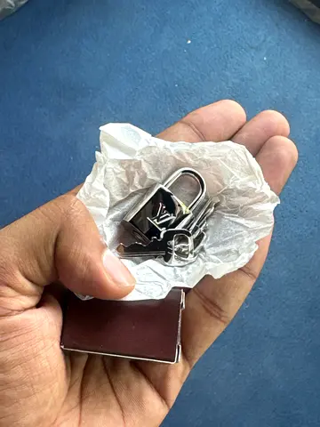 LV Small silver padlock with keys (NEW) ORIGINAL
