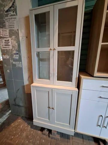 White glass-front display cabinet / storage unit - good condition