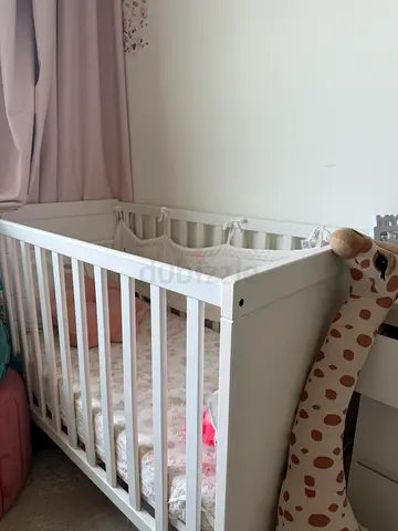 White Baby Crib / Cot in Good Condition with Mattress