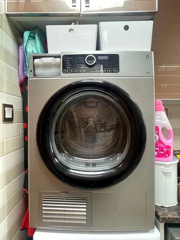 Whirlpool condenser tumble dryer features a silver finish and a spacious 8kg capacity.