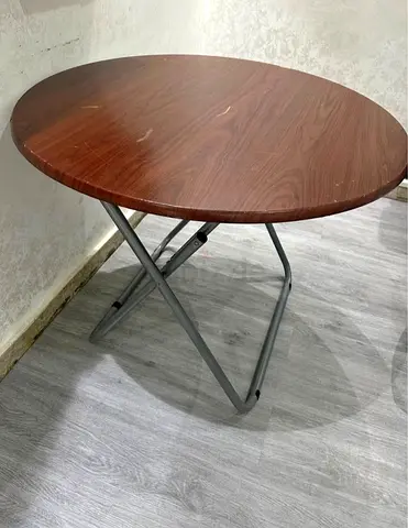 Folding table