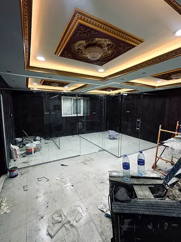 Room fit-out with glass partition and decorative ceiling - unused condition