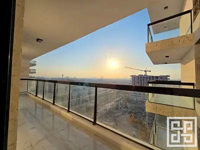 Brand new | Vacant | High Floor