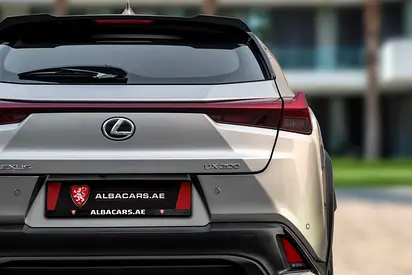 صورة 6 لـ 2023 Lexus UX-SERIES