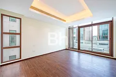 Corner Unit | Closed Kitchen | Single Row