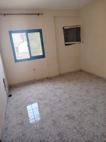 🏡 غرفة وصالة للإيجار في الشويهين | موقع مميز للعائلات | 25,000 درهم فقط | 4 شيكات | تأمين 2,000 كاش | التكييف على المستأجر | فرصة ممتازة