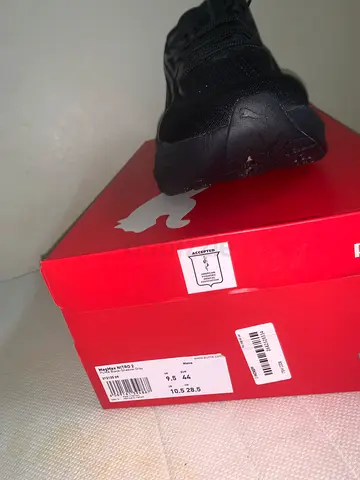 Black men's high-top sneakers / trainers with box, size visible