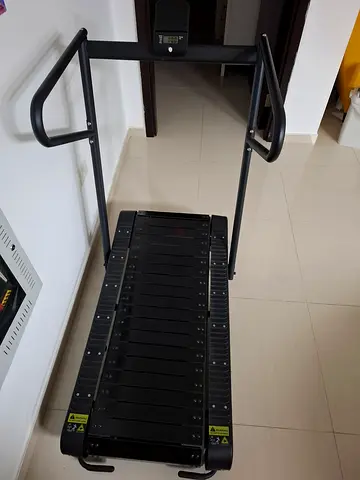 Used curved manual treadmill - compact running deck
