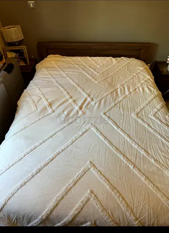Queen bed, bedside tables and optional mattress