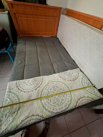 2 x bed plus mattresses w-120 x h-190 CM