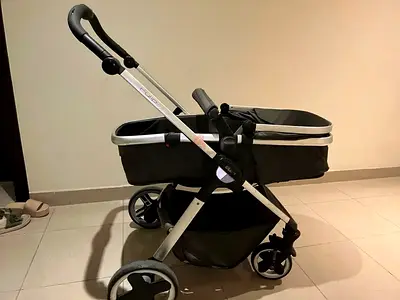 Giggles Baby Stroller with Bassinet – Very Good Condition