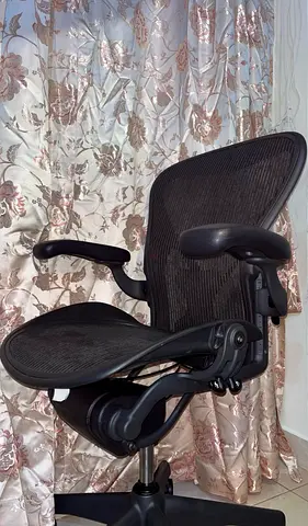 Herman miller chair full options size B