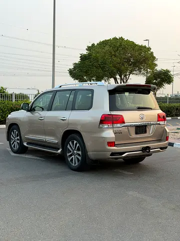 2016 Toyota LAND CRUISER — миниатюра 5