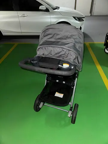 Chicco Bravo Lightly used single stroller with cup holder and large canopy
