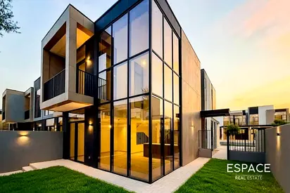 Great Location | Single Row | Park View
