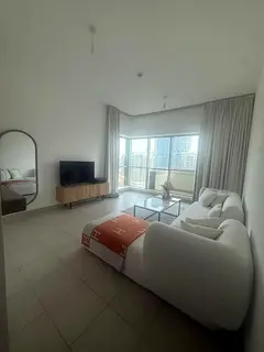 One Bedroom Apartment in Downtown, Level 22, 4 Cheques