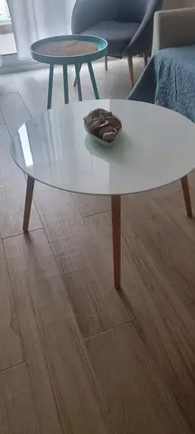 White round coffee table with wooden legs - good condition