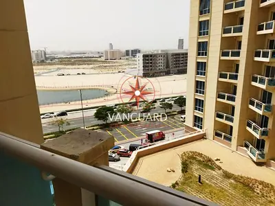 GREAT DEAL | MID FLOOR STUDIO APARTMENT
