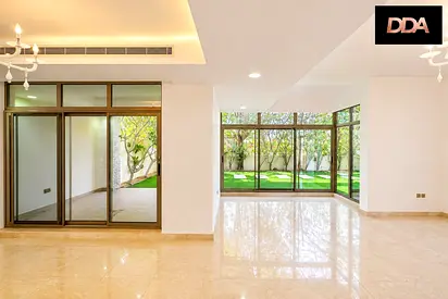 LUXURY CORNER TOWNHOUSE | SINGLE ROW | VACANT