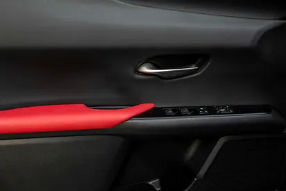 صورة 13 لـ 2023 Lexus UX-SERIES