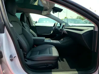 صورة 9 لـ 2026 Tesla MODEL 3