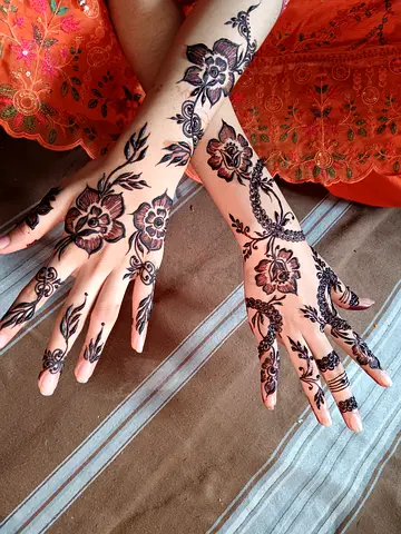 Professional Henna Artist Available at your Doorstep