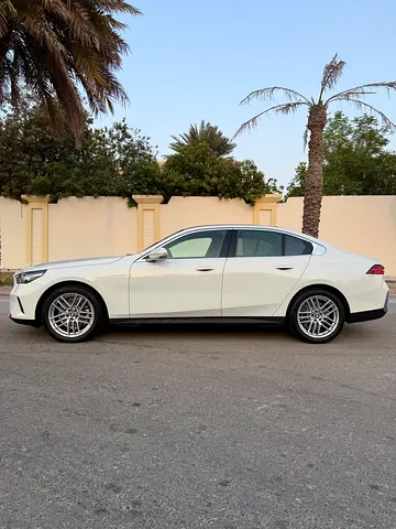 2027 BMW 5-SERIES — миниатюра 4