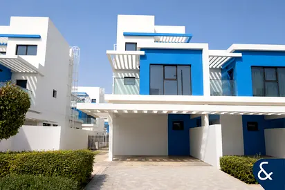 Corner Unit | Near Park | Landscaped