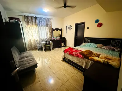 spacious Kerala family room with attached bathroom