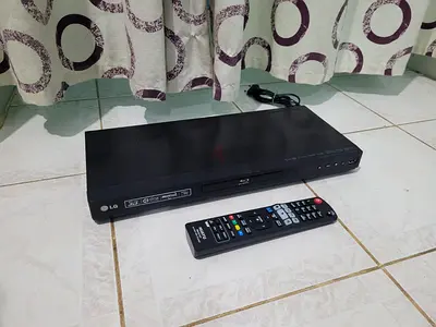 LG [CD, DVD, 3D Blu-ray, Blu-ray] player with remote in excellent working condition