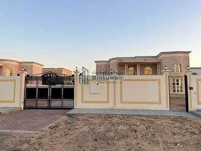 للبيع في النوف فيلا بتصميم راقٍ وموقع استراتيجي ومساحات كبيره