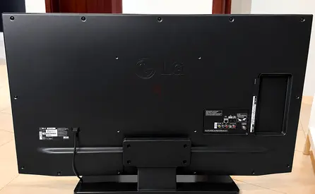 LG 49-inch Smart LED TV (model 49UJ670V) - Great Condition