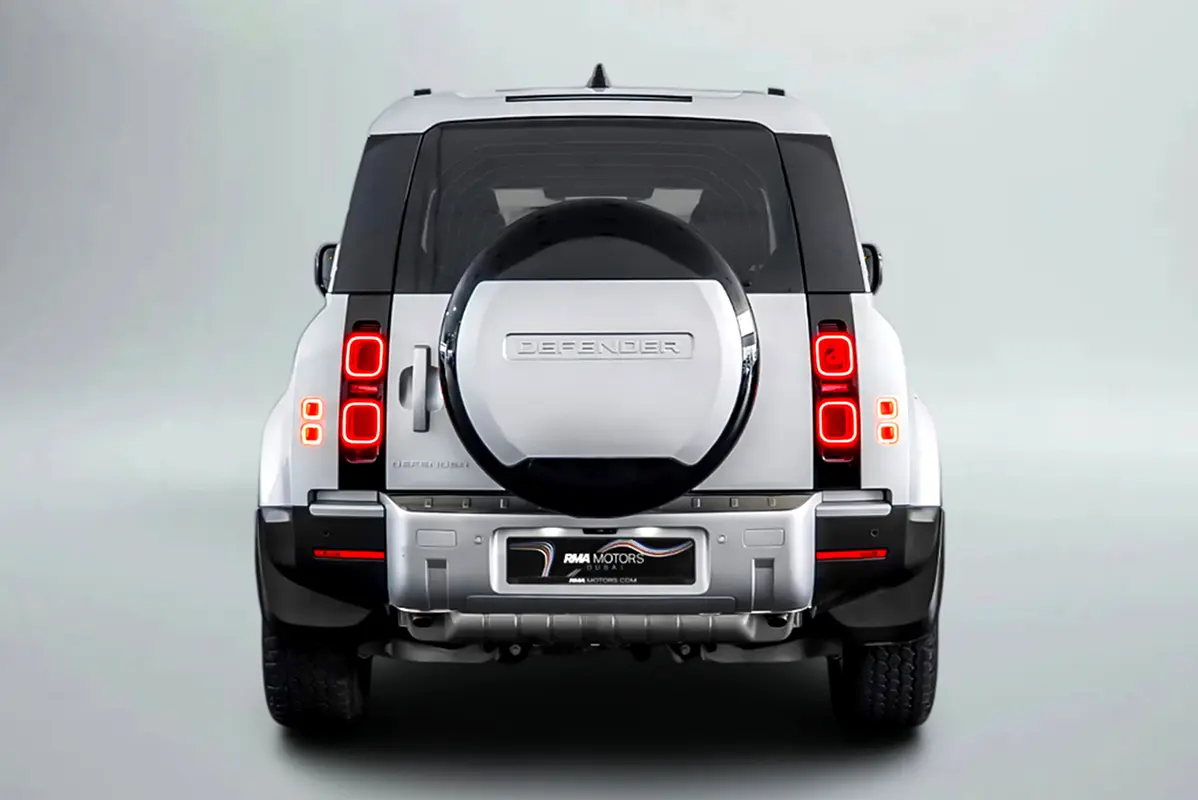 Land Rover Defender 2024