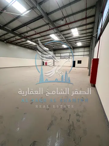 مستودع جديد للإيجار في الصجعة متوفر مستودع جديد بمساحة 6000 قدم مربع، مجهز بالكامل وجاهز للاستخدام، مناسب للأنشطة التجارية