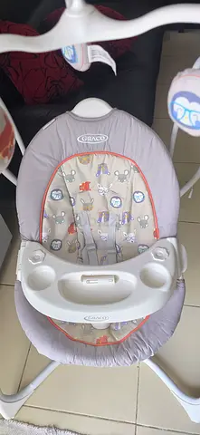 Electric Graco baby swing/rocker in good condition